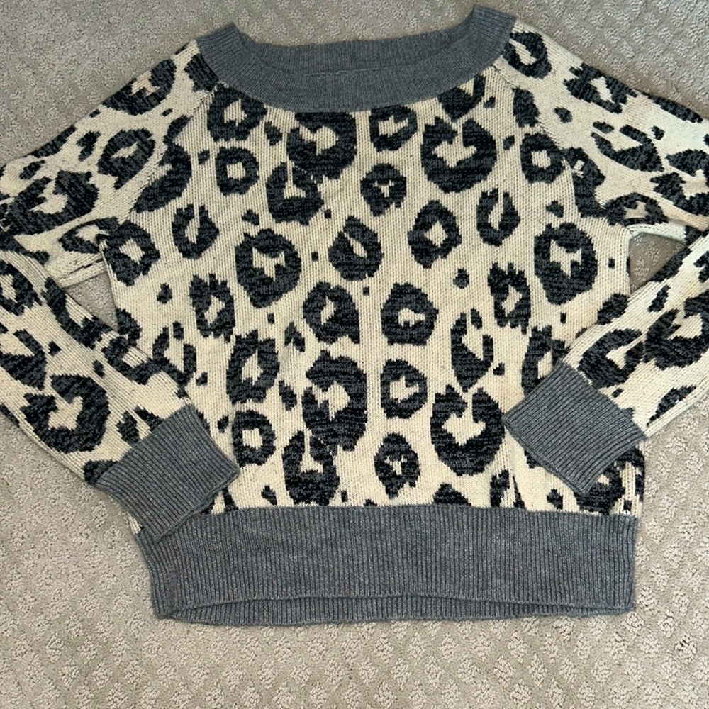 GAP wide neck leopard print sweater